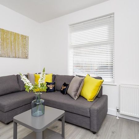 Harold House - Modern Open Plan 4 Bedroom, 3 Bathroom House In Central Southsea, Портсмът Екстериор снимка