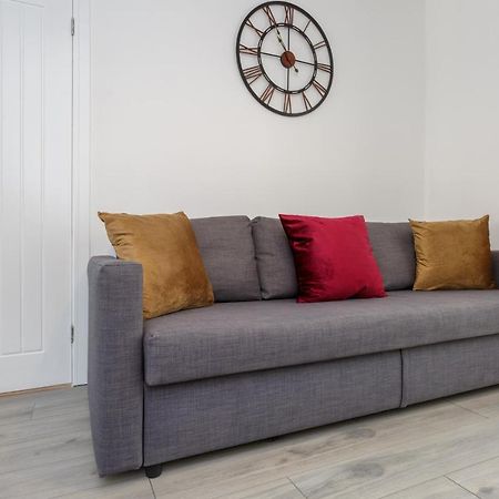 Harold House - Modern Open Plan 4 Bedroom, 3 Bathroom House In Central Southsea, Портсмът Екстериор снимка