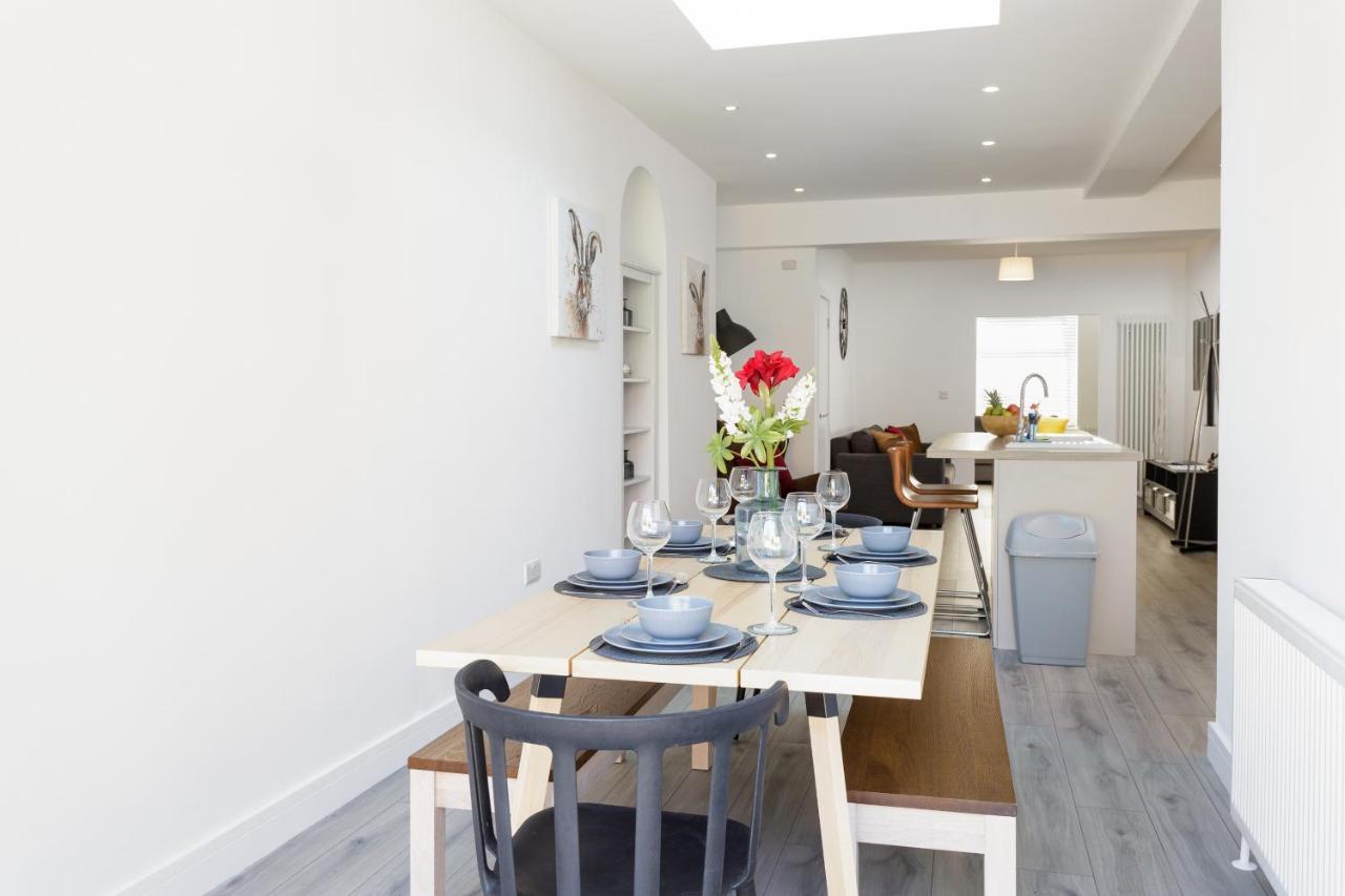Harold House - Modern Open Plan 4 Bedroom, 3 Bathroom House In Central Southsea, Портсмът Екстериор снимка