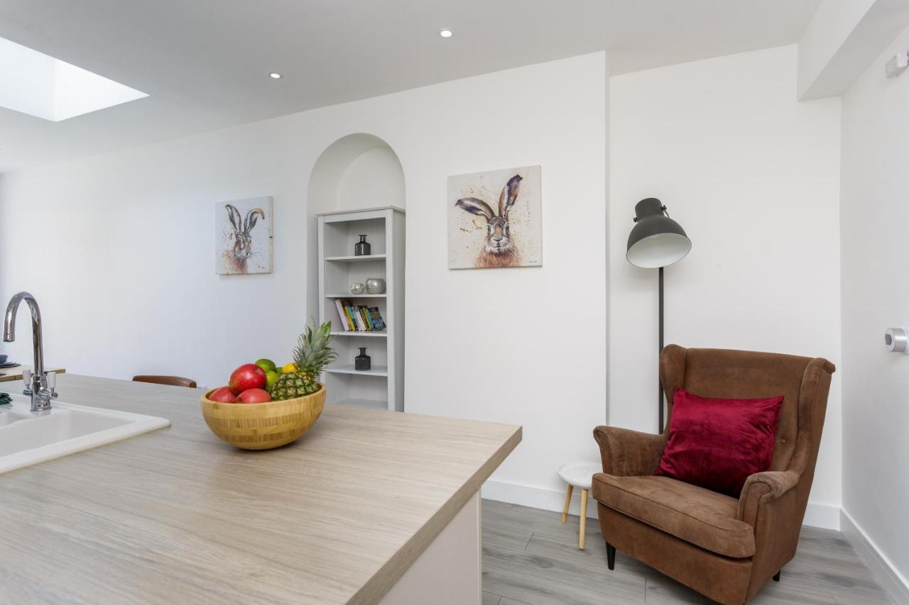 Harold House - Modern Open Plan 4 Bedroom, 3 Bathroom House In Central Southsea, Портсмът Екстериор снимка