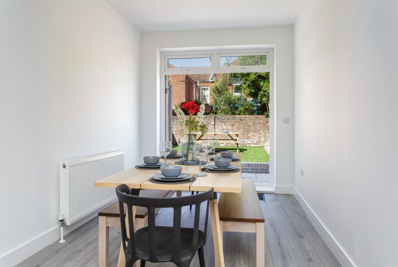 Harold House - Modern Open Plan 4 Bedroom, 3 Bathroom House In Central Southsea, Портсмът Екстериор снимка