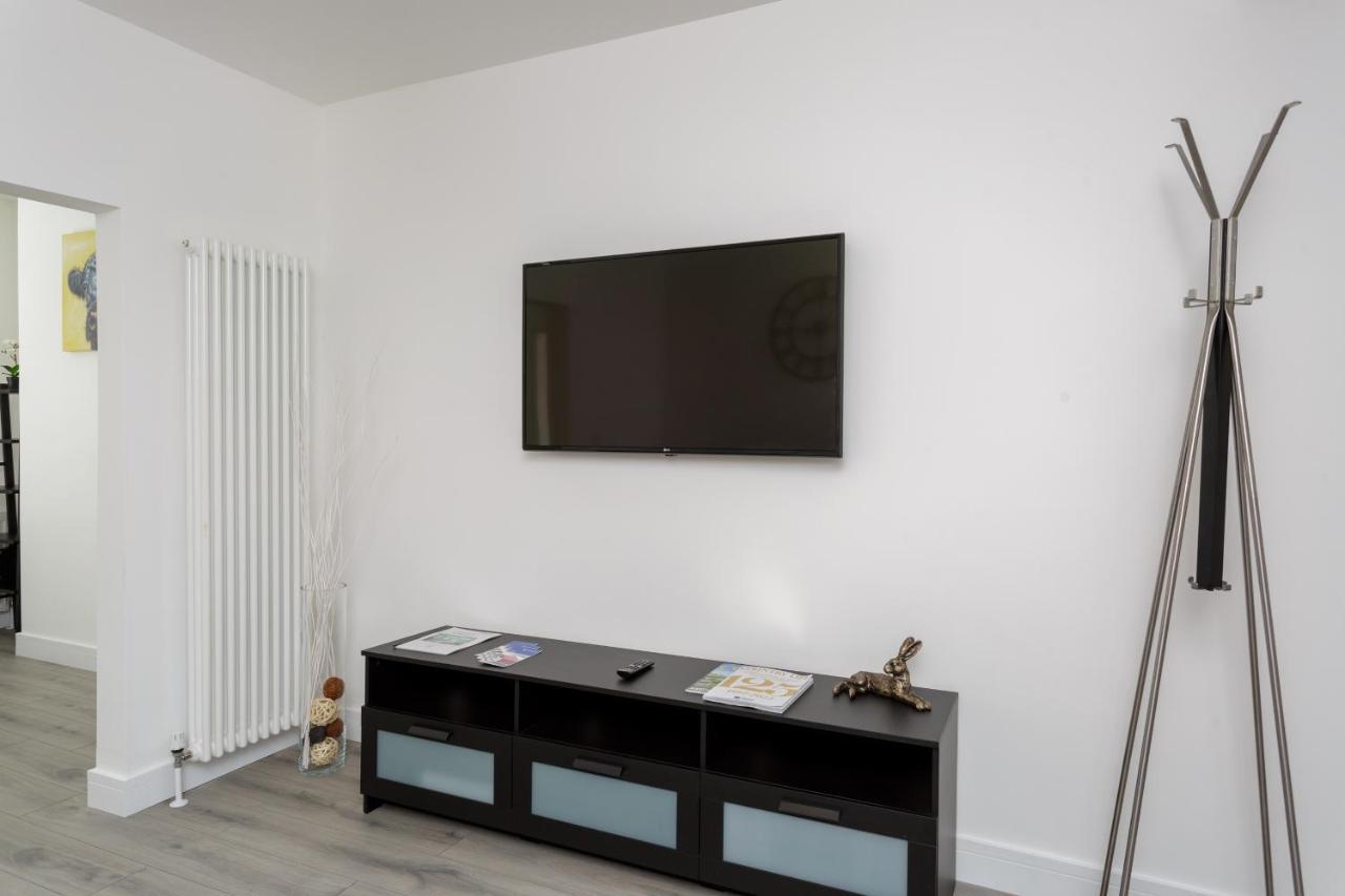 Harold House - Modern Open Plan 4 Bedroom, 3 Bathroom House In Central Southsea, Портсмът Екстериор снимка
