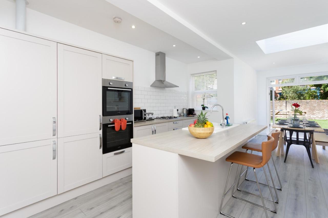 Harold House - Modern Open Plan 4 Bedroom, 3 Bathroom House In Central Southsea, Портсмът Екстериор снимка