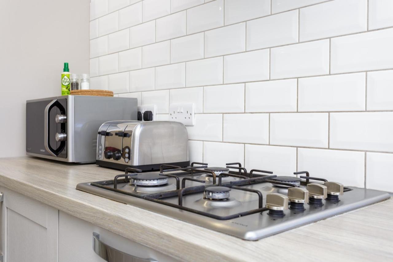 Harold House - Modern Open Plan 4 Bedroom, 3 Bathroom House In Central Southsea, Портсмът Екстериор снимка