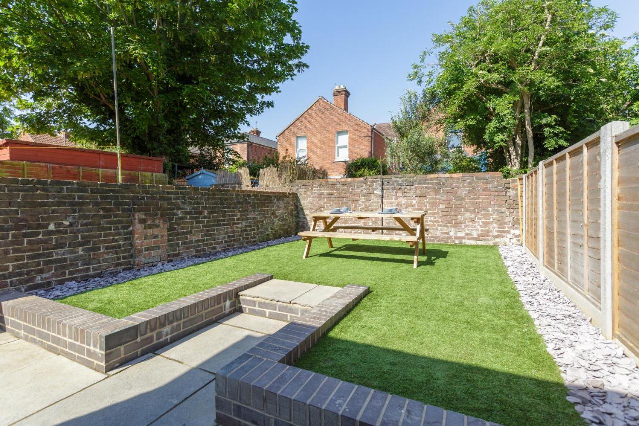 Harold House - Modern Open Plan 4 Bedroom, 3 Bathroom House In Central Southsea, Портсмът Екстериор снимка