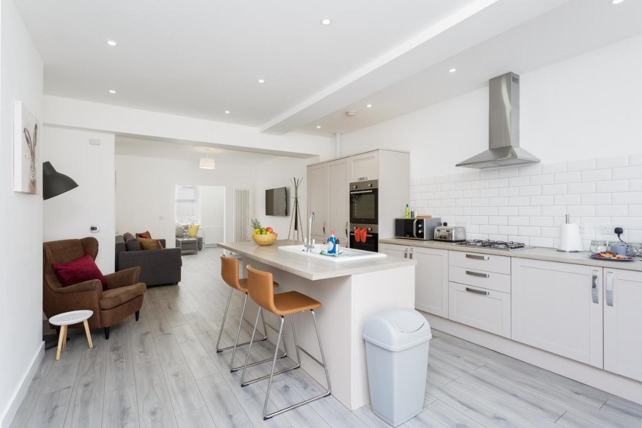 Harold House - Modern Open Plan 4 Bedroom, 3 Bathroom House In Central Southsea, Портсмът Екстериор снимка