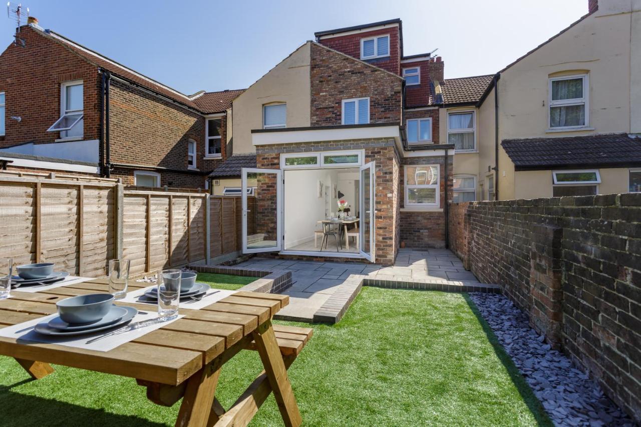 Harold House - Modern Open Plan 4 Bedroom, 3 Bathroom House In Central Southsea, Портсмът Екстериор снимка
