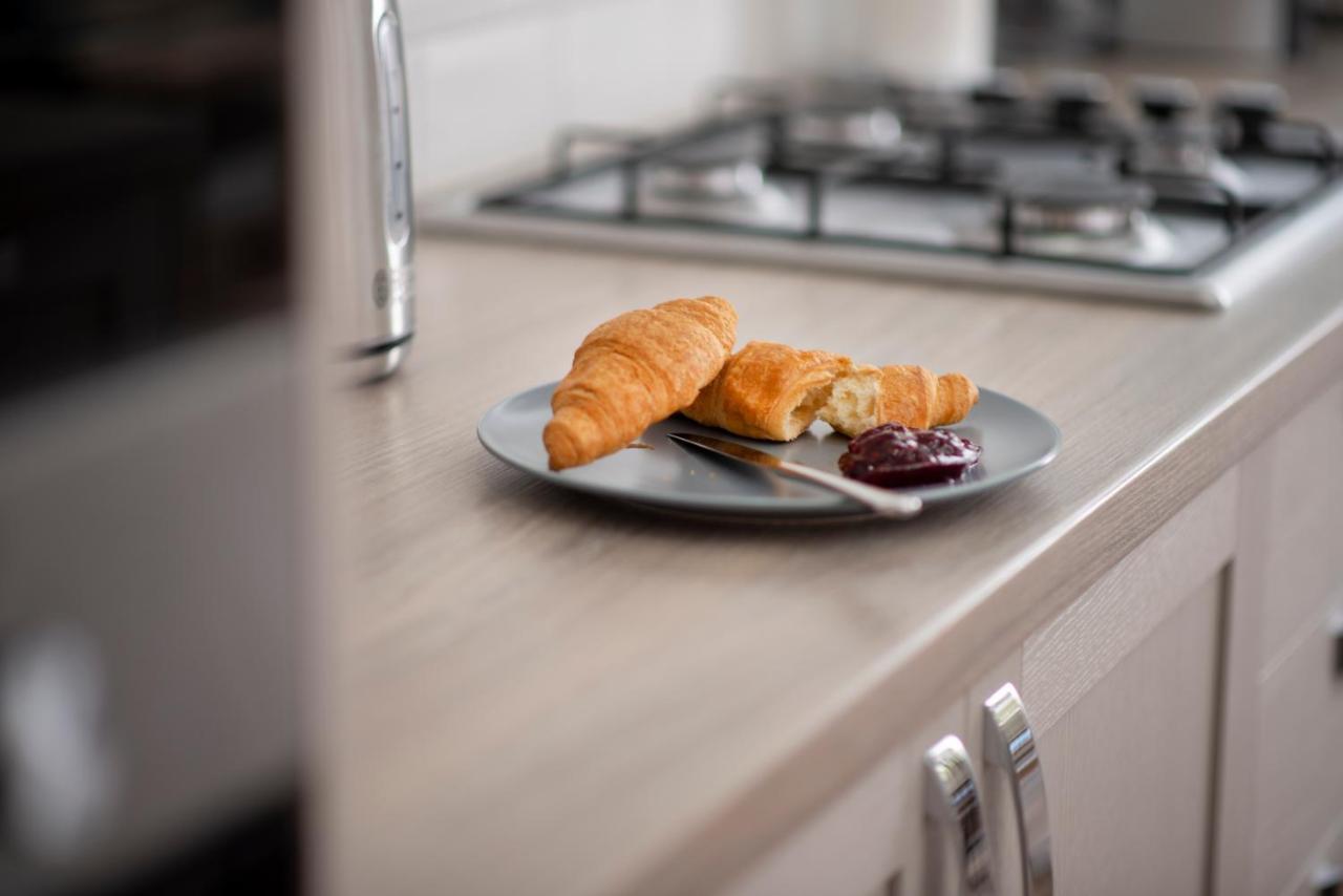 Harold House - Modern Open Plan 4 Bedroom, 3 Bathroom House In Central Southsea, Портсмът Екстериор снимка