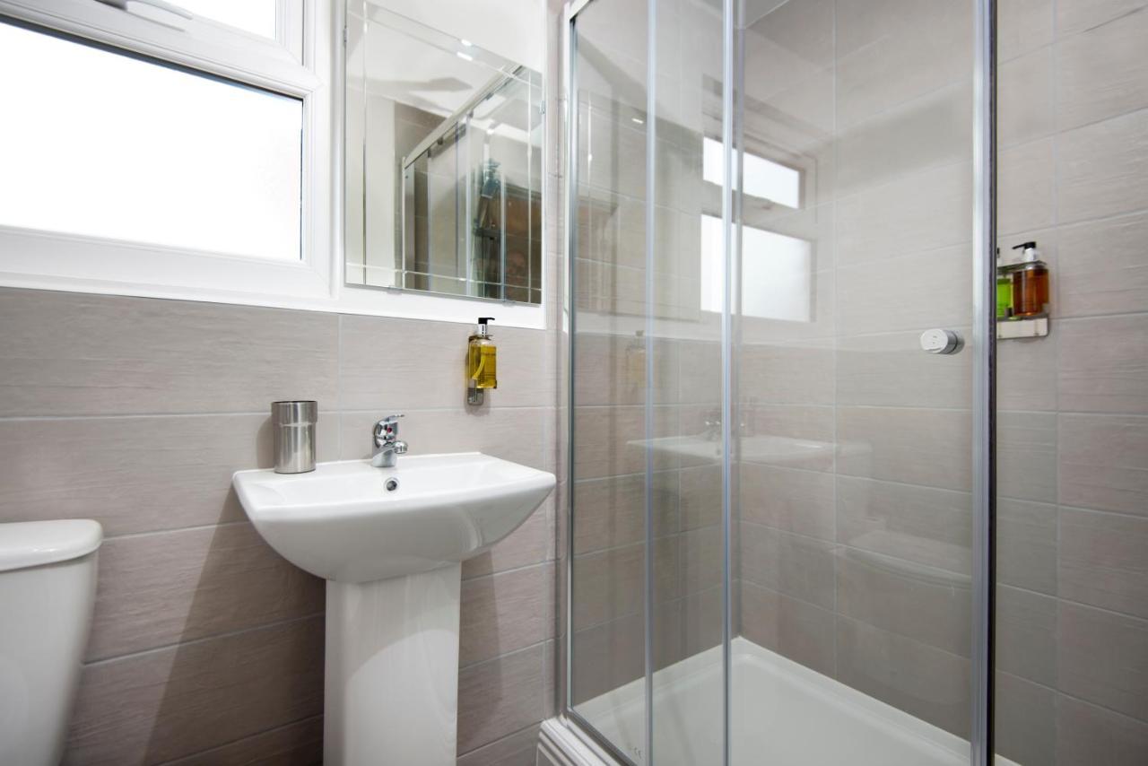Harold House - Modern Open Plan 4 Bedroom, 3 Bathroom House In Central Southsea, Портсмът Екстериор снимка