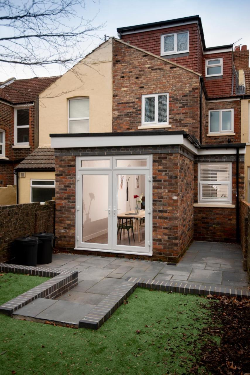 Harold House - Modern Open Plan 4 Bedroom, 3 Bathroom House In Central Southsea, Портсмът Екстериор снимка
