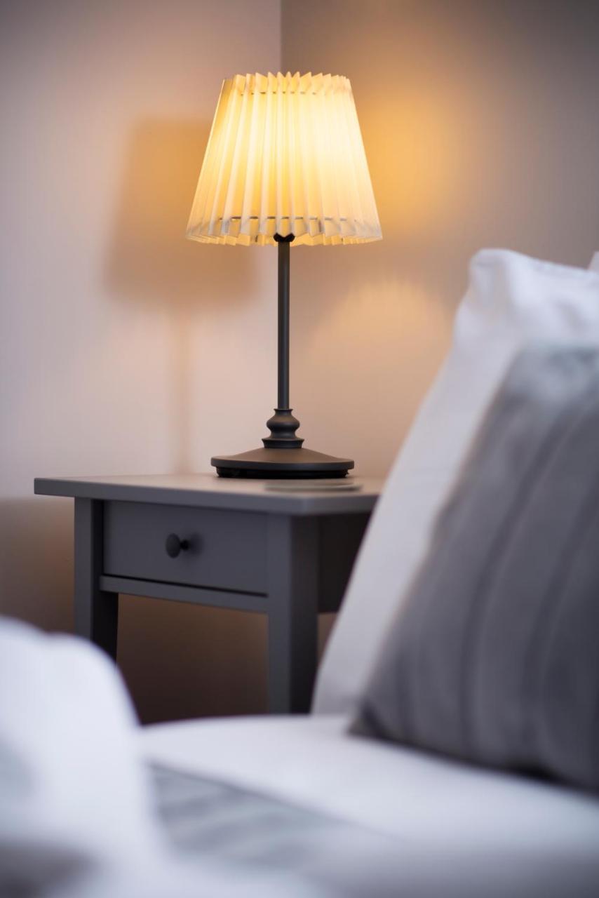 Harold House - Modern Open Plan 4 Bedroom, 3 Bathroom House In Central Southsea, Портсмът Екстериор снимка